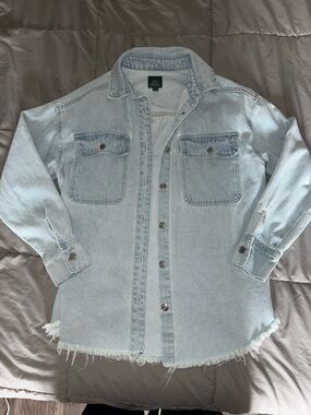 Wild Fable Oversized Light Wash Denim Shacket with Raw Hem small